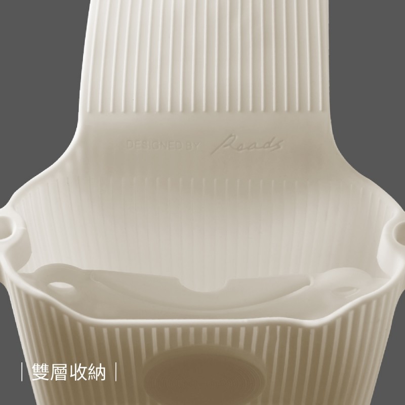 中層隔片提供卡片收納、及兩側吊飾孔