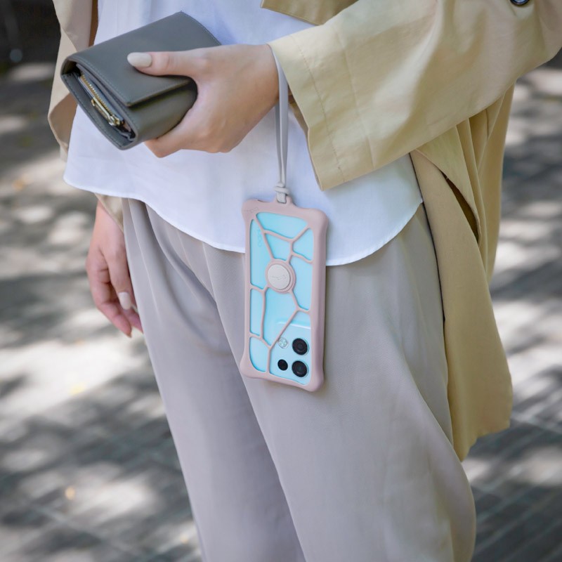 附贈綁接吊繩，可綁於吊繩孔，隨手掛外出輕便攜帶