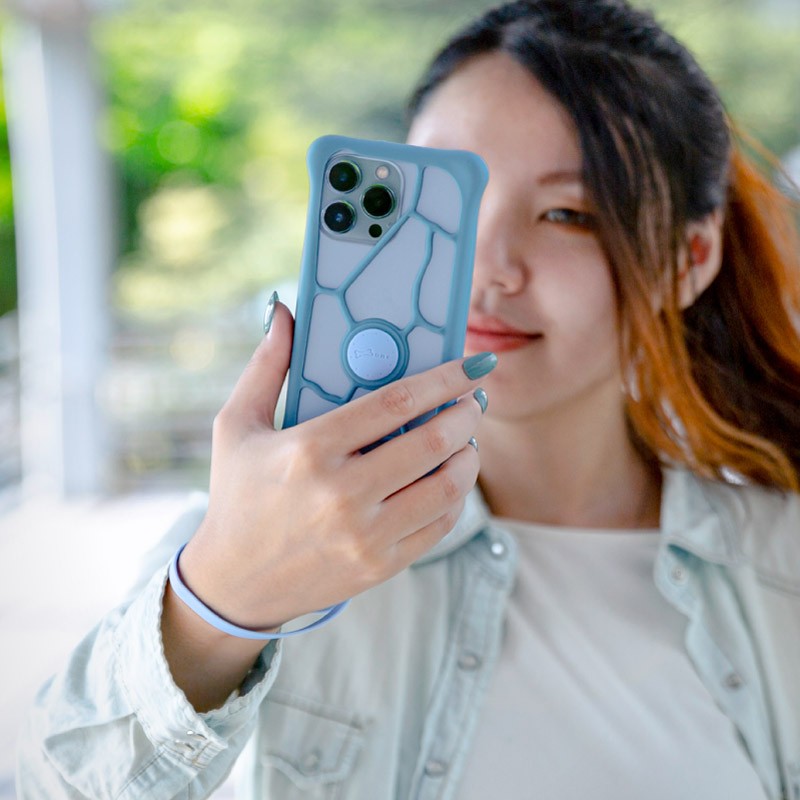 附贈綁接吊繩，可綁於吊繩孔，隨手掛外出輕便攜帶