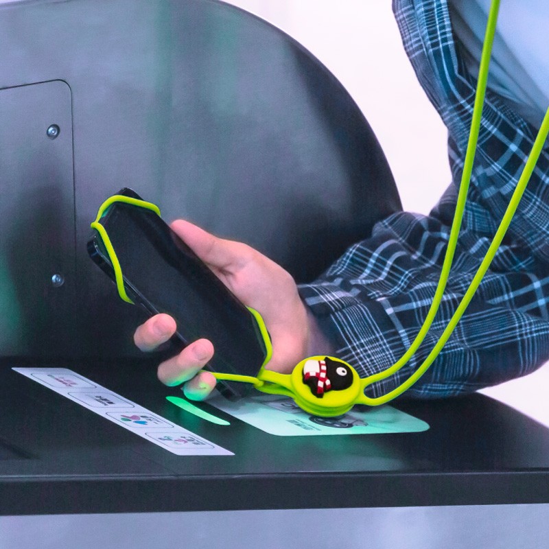 頸掛手機綁二代-感應逗扣(一卡通)