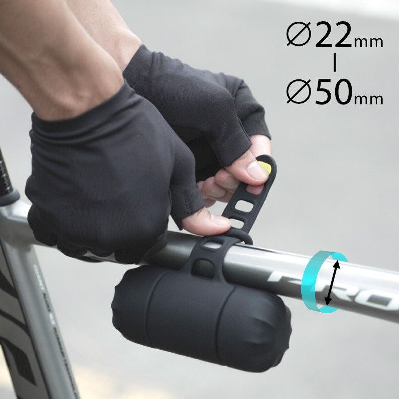 蹦克獨家快拆彈性綁帶設計，無須其他工具，能快速綁附於直徑22~50 mm車管