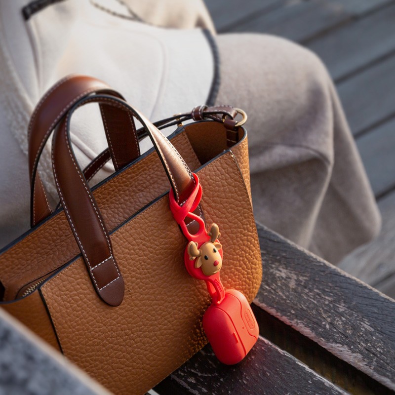 手掛繩設計，可以掛包包，快速容易拿取，方便快速找到Apple耳機