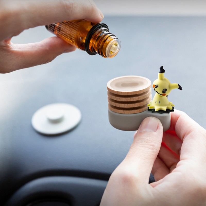 Bone迷你公仔擴香台-寶可夢授權系列，可重複黏貼、任意位置隨心變換，寶可夢可愛公仔謎擬Q、果然翁帶給你開車好心情！Bone迷你公仔擴香台推薦給熱愛香氛的你！