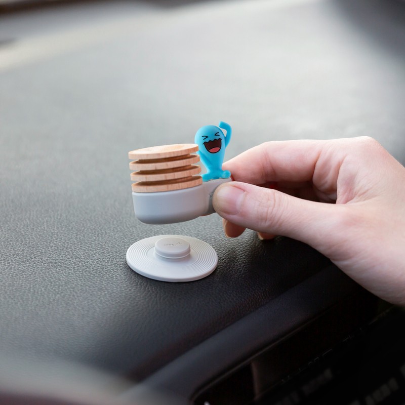 Bone迷你公仔擴香台-寶可夢授權系列，可重複黏貼、任意位置隨心變換，寶可夢可愛公仔謎擬Q、果然翁帶給你開車好心情！Bone迷你公仔擴香台推薦給熱愛香氛的你！