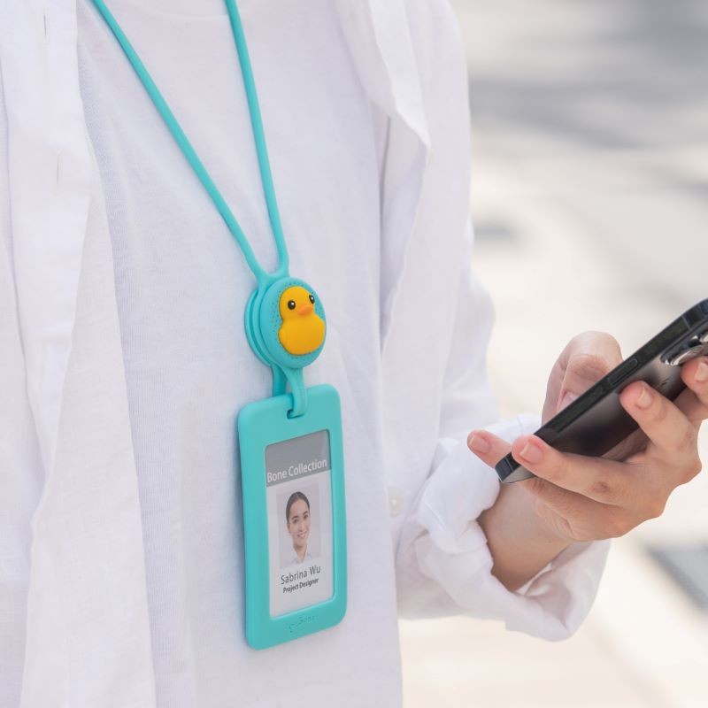 頸掛開窗識別證套-感應逗扣(一卡通)