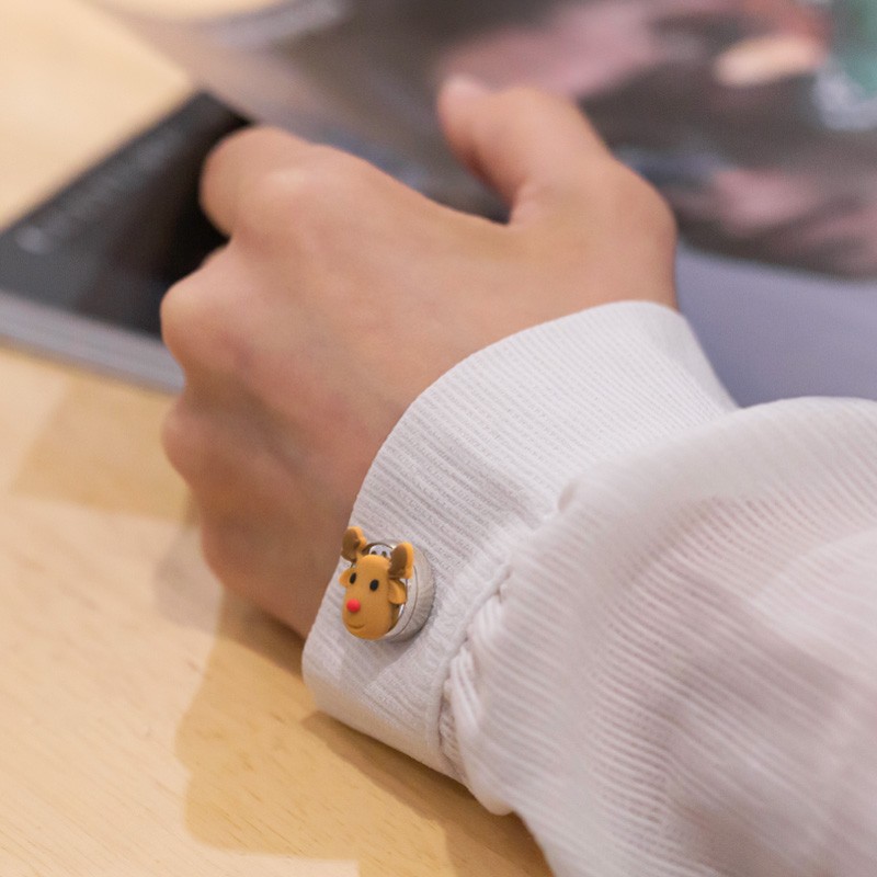 精油香水釦，磁吸於袖口散發香氣，個人魅力與造型感大加分