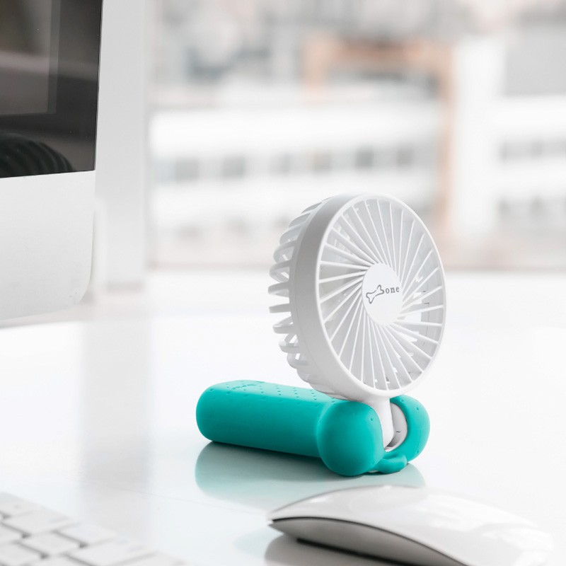 夏天搭配桌擺小風扇還有Mac一起辦公，辦公效率瞬間超高