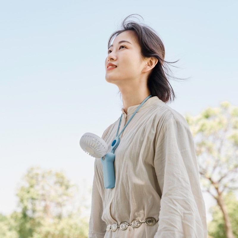 莫蘭迪蘭的頸掛式風扇備受推薦，吹走夏天的燥熱迎來清涼微風