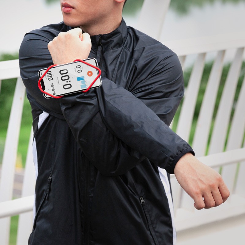 綁在手腕上跑步