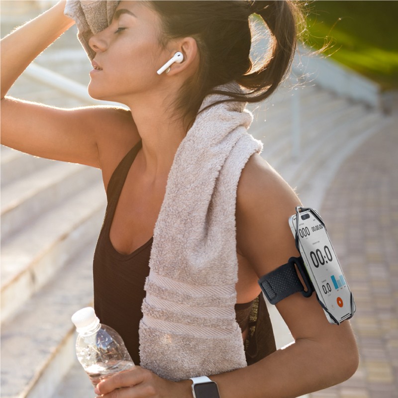 一體式的矽膠綁環，更服貼手臂弧度，舒適親膚貼合度更提升，磁吸的綁接系統，更快速拆裝使用